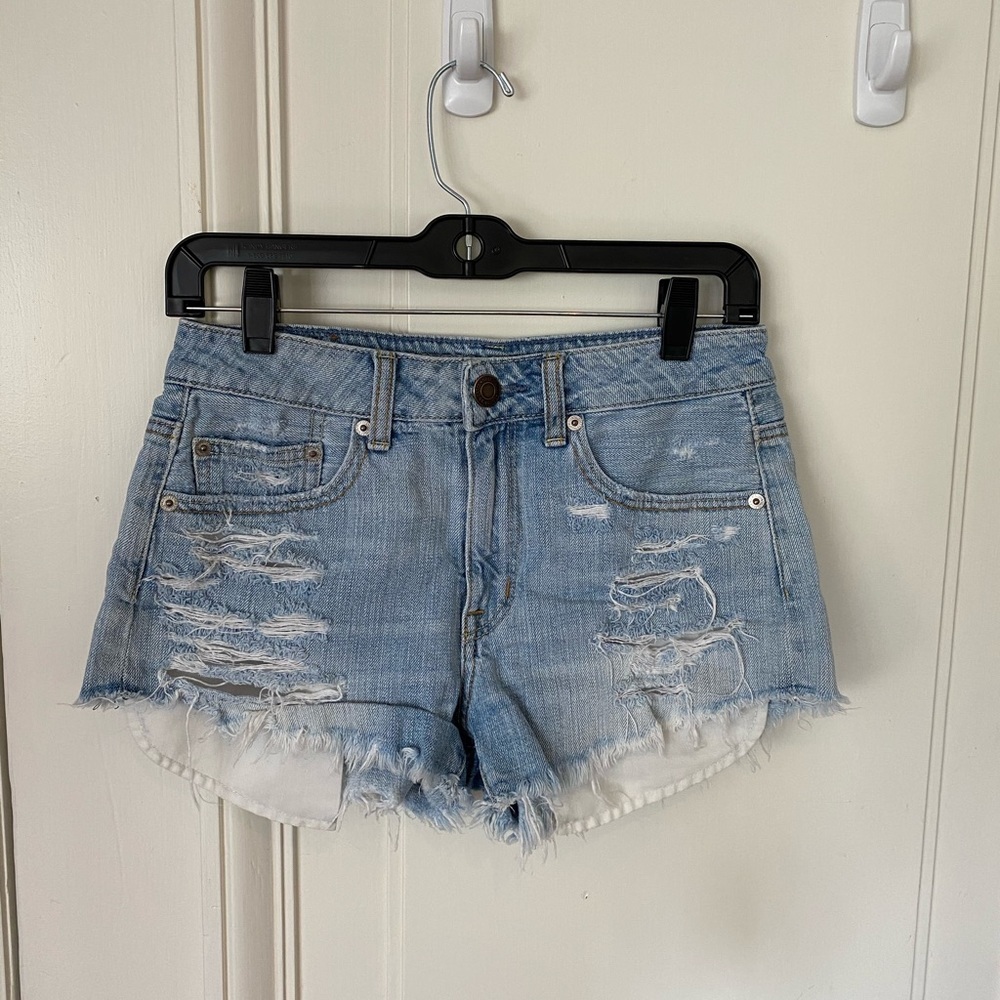 American Eagle Distressed Blue Jean Shorts size 2 Festival Coachella Stagecoach